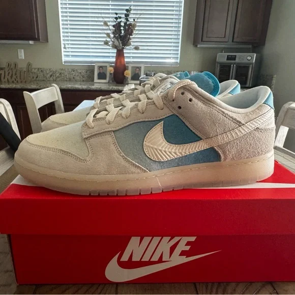 Nike Dunk SE Low “ Los Angeles “ - Picture 2 of 11